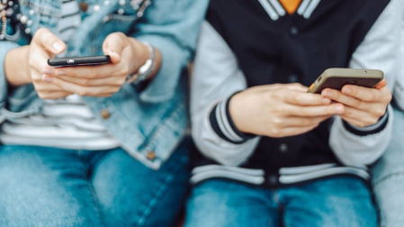 Los expertos alertan del so excesivo del teléfono móvil de los adolescentes