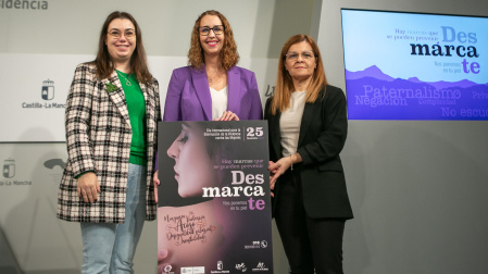 La consejera de Igualdad, Sara Simón, junto a Lourdes Luna y Nuria Cogolludo en la presentación de la campaña contra la violencia de género