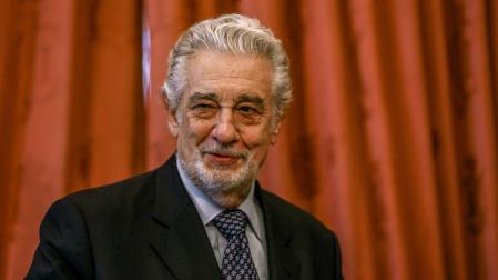 MADRID.-Plácido Domingo se une a los villancicos de la Real Casa de Correos y visita el Belén