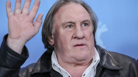 Macron se declara "gran admirador" de Gérard Depardieu y niega que vaya a retirarle la Legión de Honor