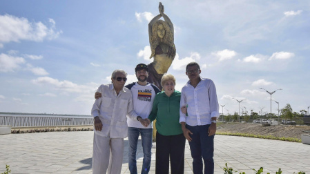 Inauguran una impresionante escultura en honor a Shakira en Barranquilla