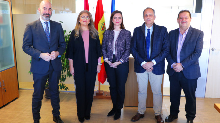 Miembros de las sociedades científicas reunidos para apoyar la puesta en marcha de la categoría de Técnico Medio Sanitario en Farmacia