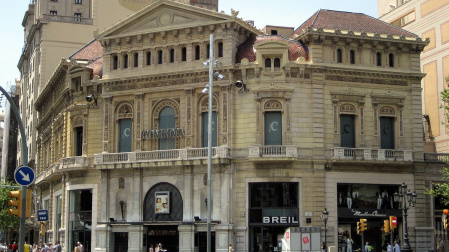 La fachada del Cinema Comèdia en el Paseo de Gràcia