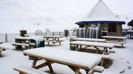 La llegada de la nieve y el frío permite ampliar los kilómetros esquiables de las estaciones del Grupo Aramón