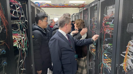 El presidente de Castilla-La Mancha, Emiliano García-Page, visita el Centro de Información del Estado Chino. En Bei Jing Shi, Xicheng Distric de la capital china