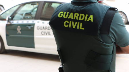 Un agente de la Guardia Civil