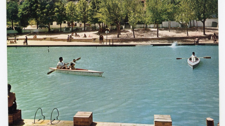 Piraguas surcan las aguas profundas del Júcar