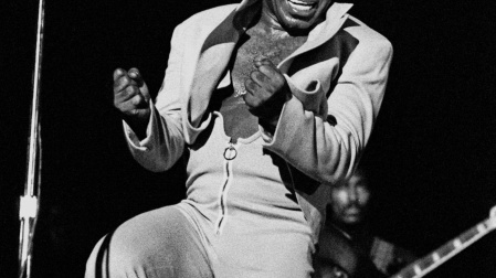 James Brown durante un concierto en Hamburgo, Alemania, en 1973