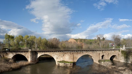 Puente sobre el río Henares de Guadalajara 