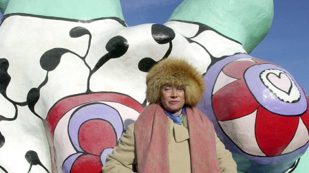 French-born artist Niki de Saint Phalle posing in front of her `Nana`sculptures on display in Hanover