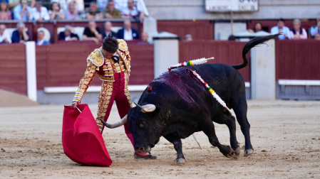 Tremendo derechazo de Urdiales al tercero 