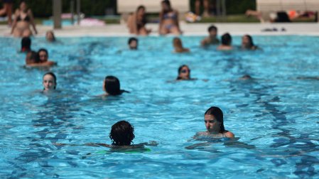 Piscina de una urbanización