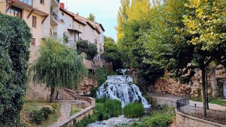 Este es el pueblo de las cascadas, uno de los más bonitos de Castilla-La Mancha y muy cerca de Madrid