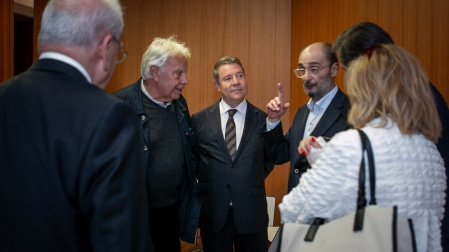 Emiliano García-Page, Felipe González y Alfonso Guerra asisten a la presentación del libro 'Una emoción política', del expresidente de Aragón Javier Lambán 