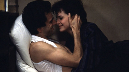 Daniel Day-Lewis y Juliette Binoche protagonizaron la adaptación cinematográfica de Philip Kaufman en 1987 de "La insoportable levedad del ser"