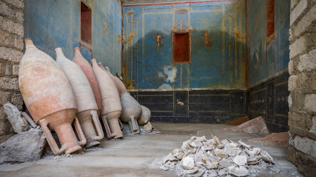 Hallado en Pompeya un "santuario" con paredes azules dedicado a las cuatro estaciones