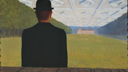 En "El gran siglo", pintado por Magritte en 1954, la figura porta un enigmático bombín