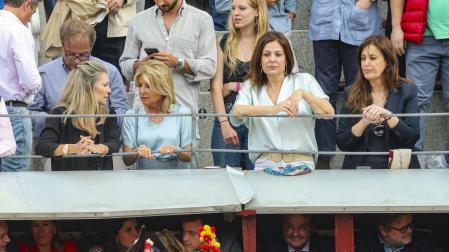 Patricia Rato, Cristina Yanes y Nuria y Yolanda González en Las Ventas