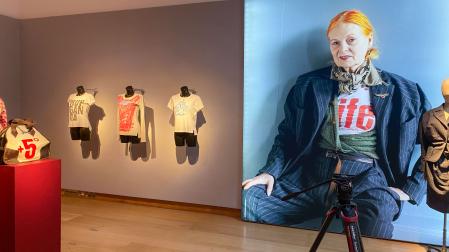 Christie's expone el vestuario de Vivienne Westwood antes de venderlo con fines benéficos