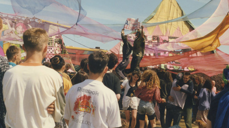 Imagen de una "rave" en los años 90