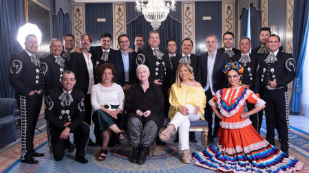 La agrupación Mariachi Vargas y Mocedades, en uno de los salones del Teatro Real de Madrid © Gonzalo Pérez Mata