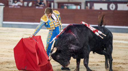 Buen derechazo de Álvaro de Chinchón al tercero