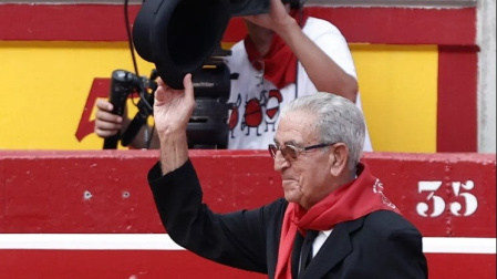 ¿Por qué ya nadie baja de los tendidos a poner el pañuelo de San Fermín a los toreros triunfadores?