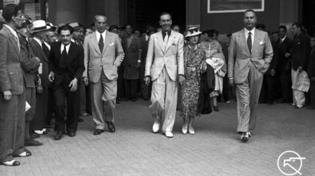 Walt Disney, en el centro de la imagen, durante su visita a Roma en 1935