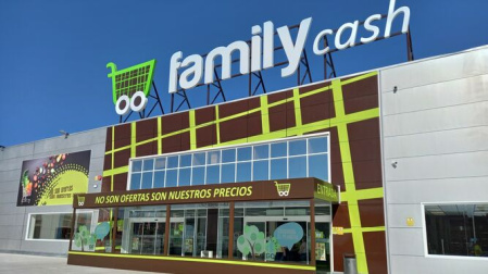 Fachada de un hipermercado Family Cash