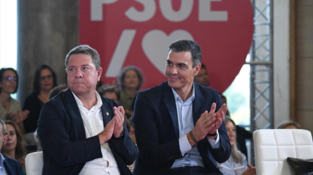 El presidente del Gobierno de España, Pedro Sánchez junto al presidente de Castilla-La Mancha, Emiliano García-Page, en un acto de campaña