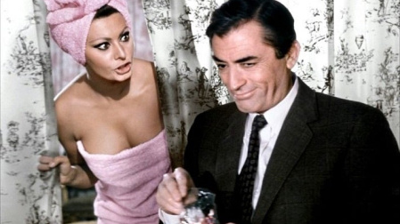 Sofía Loren y Gregory Peck en una legendaria escena de la película "Arabesque"