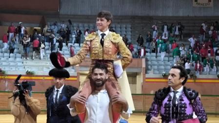 Puerta grande para Aarón Palacio en el festejo del domingo de la cuadragésima novena edición del Zapato de Oro de Arnedo