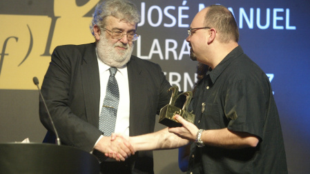 José Manuel Lara Bosch entrega a Carlos Ruiz Zafón el premio de la Fundación Lara al libro más vendido