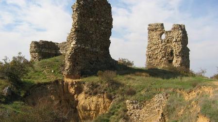 Ruinas del castillo de Saldaña, donde la leyenda dice que nació Bernardo del Carpio