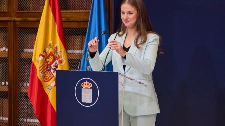 Entrega a SAR. Leonor, la Princesa de Asturias, de la medalla de Asturias en el edificio histórico de la Unive