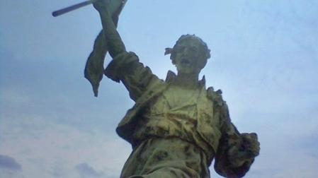 Estatua de Vicente Doménech, "El Palleter", en Valencia, junto a las Torres de Quart