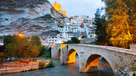 Vista del Alcalá del Júcar desde la entrada del puente romano