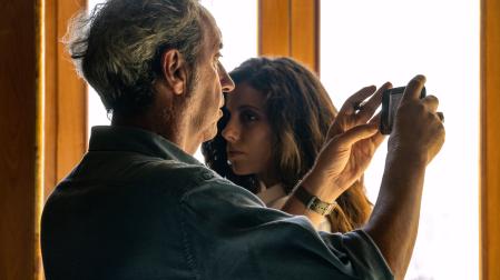 Celeste Dalla Porta y Paolo Sorrentino en el set de 'Parthenope'