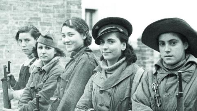 Milicianas en el frente de Madrid durante la Guerra Civil española