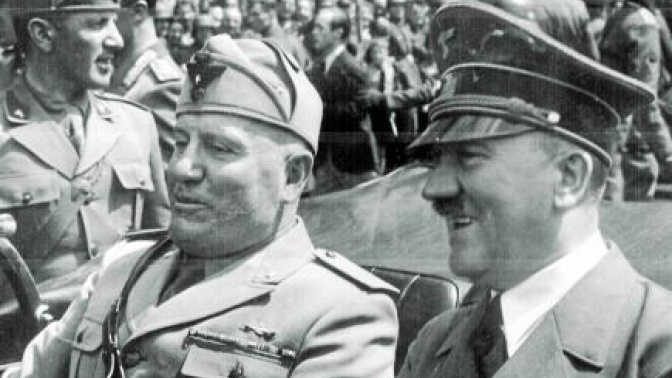 Mussolini  y Hitler, tras una de sus reuniones