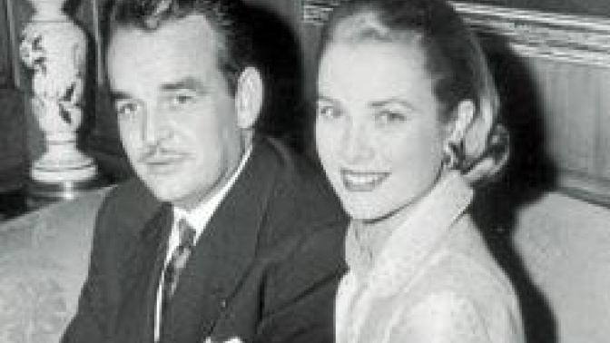 El príncipe Rainiero y Grace Kelly, el día de su compromiso matrimonial