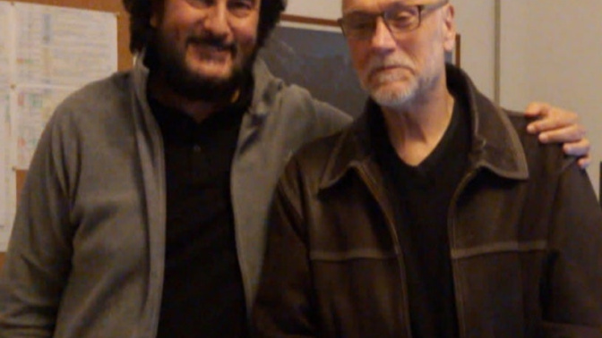 Iván Aledo, con José María Zavala en su estudio de montaje