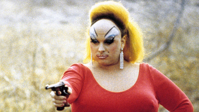 Divine en una extravagante escena de "Pink Flamingos"