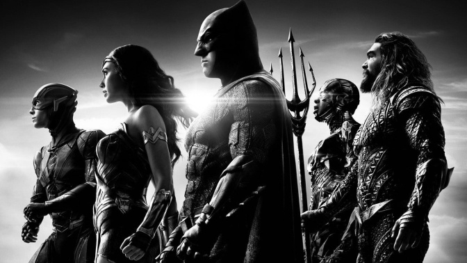 Cuatro años y varios millones de dólares después, Zack Snyder por fin firma la película que hubiera querido hacer sobre el supergrupo de superhéroes