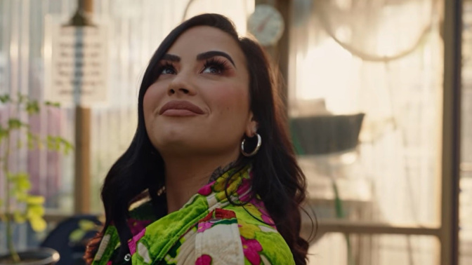 Demi Lovato, además del documental, lanzará también un nuevo álbum bajo el título "Dancing with the Devil" este próximo abril