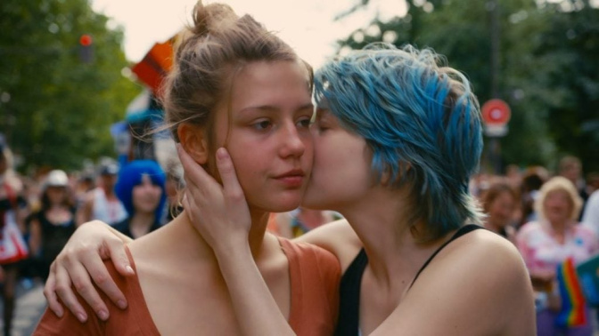 Léa Seydoux (izda.) y Adèle Exarchopoulos, en "La vida de Adèle"