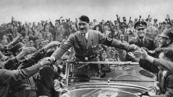 Hitler en el NSDAP 'Rallly de Victoria' en Nuremberg, 1933.