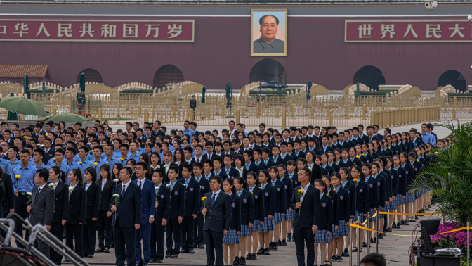 El retrato de Mao Tse-Tung encabeza, cada año, el acto conmemorativo que se celebra en Pekín en honor a aquellos que perdieron sus vidas por servir al país