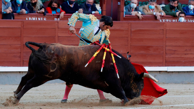 Espectacular comienzo de faena de Morante al primero