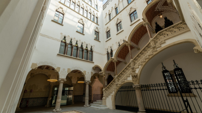 Patio interior modernista del Palau Macaya